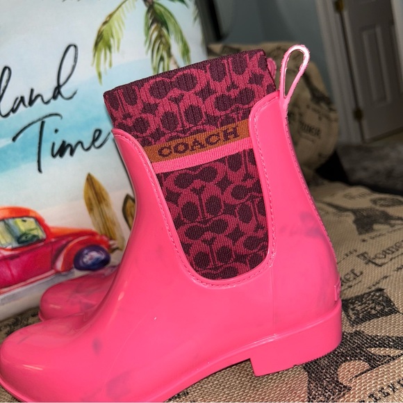 Coach NWOB!! Rivington Pink Rain Bootie Size 7 - Picture 2 of 13